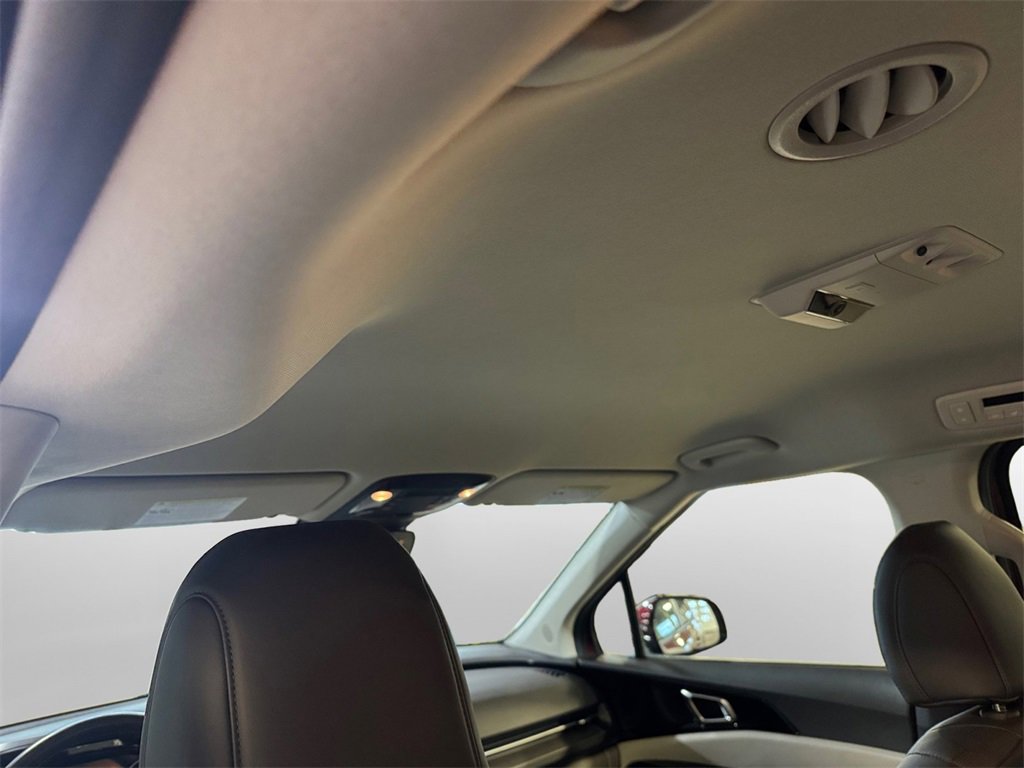 Certified 2024 Kia Carnival EX image 23