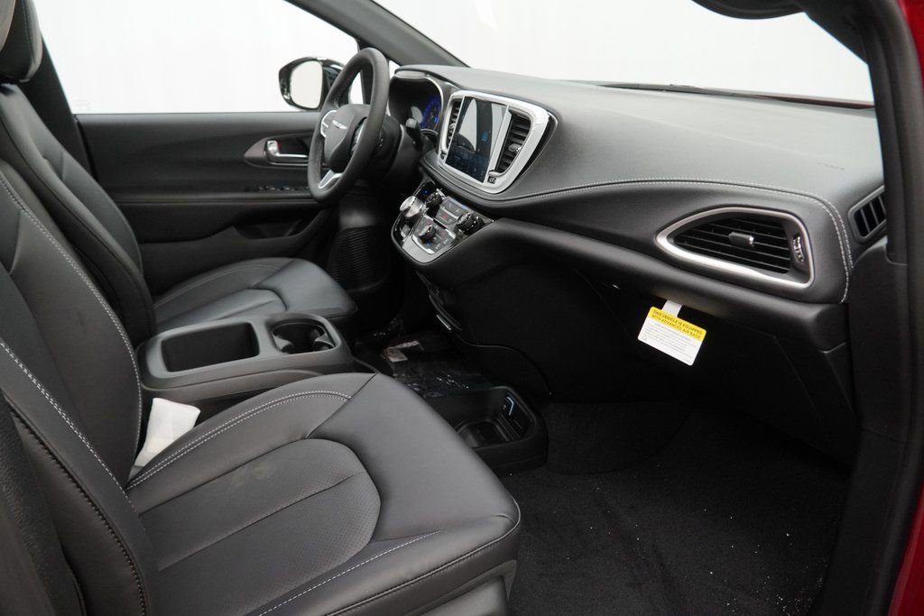 New 2026 Chrysler Pacifica Select image 33