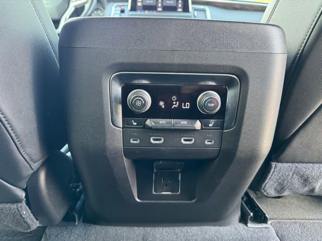 Used 2021 Chevrolet Tahoe Z71 w/ Luxury Package AWD/4WD image 18