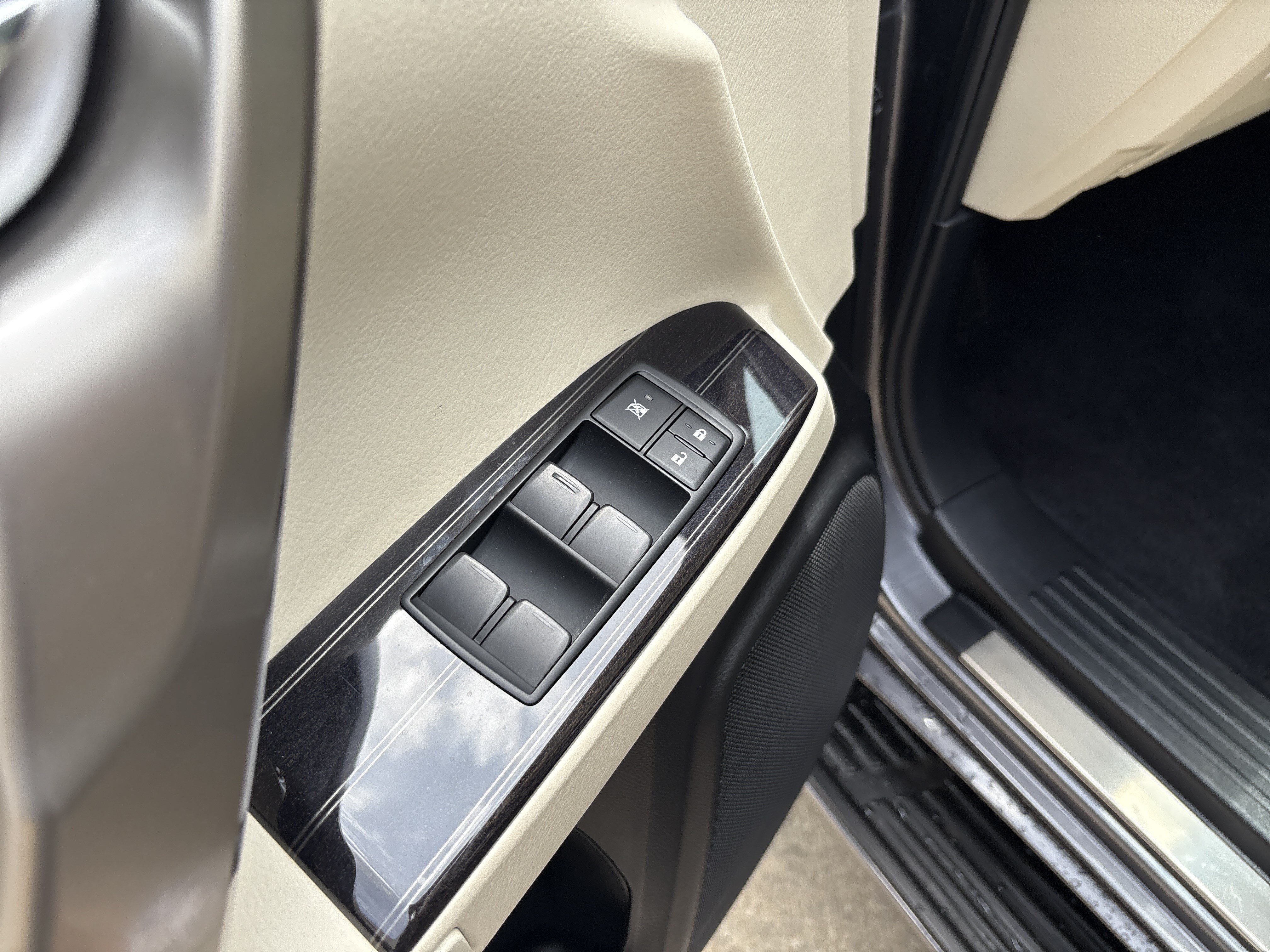 Used 2021 Lexus GX 460 Luxury w/ Off Road Package AWD/4WD image 13