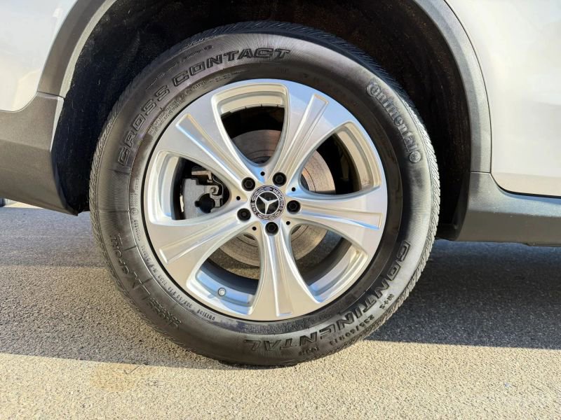 Used 2018 Mercedes-Benz GLC 300 4MATIC image 33