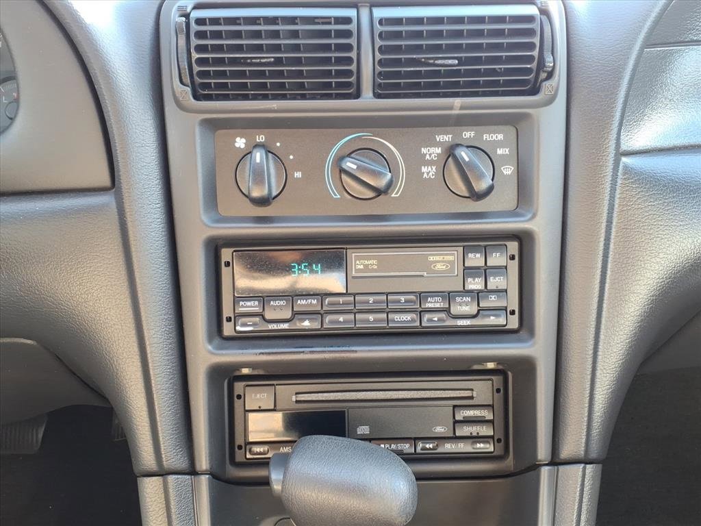 Used 2000 Ford Mustang Convertible image 14