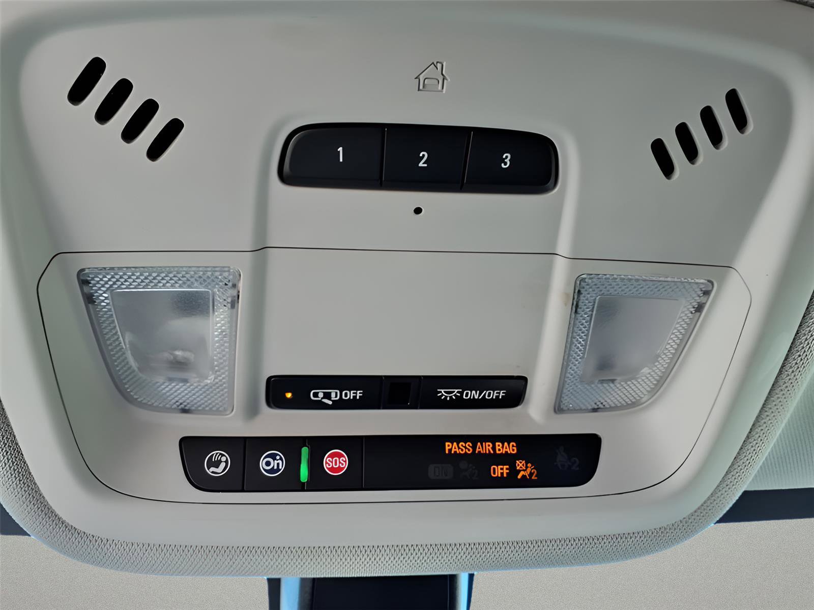 Used 2021 Chevrolet Traverse LT image 28