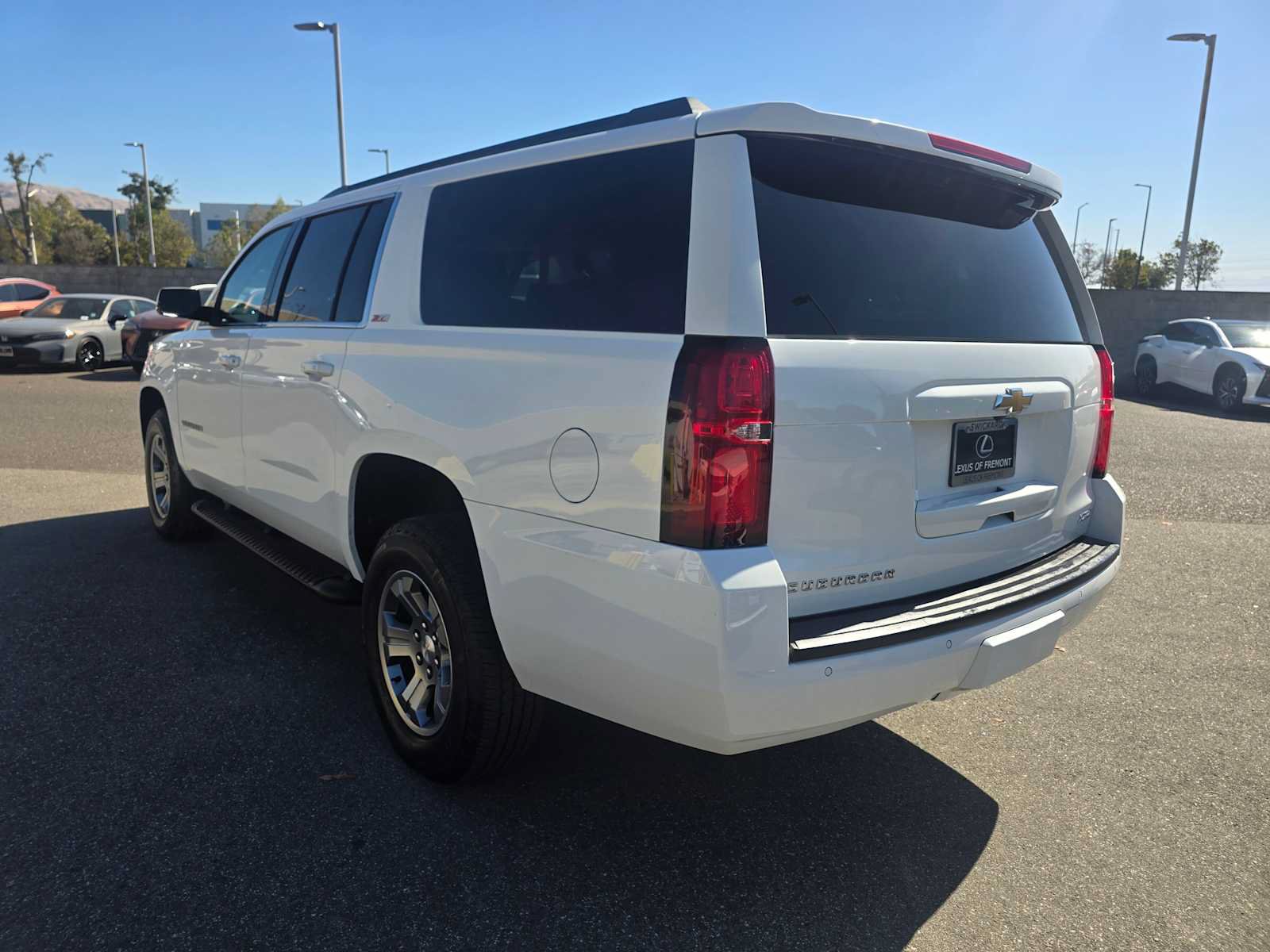 Used 2019 Chevrolet Suburban LT w/ Luxury Package AWD/4WD image 5