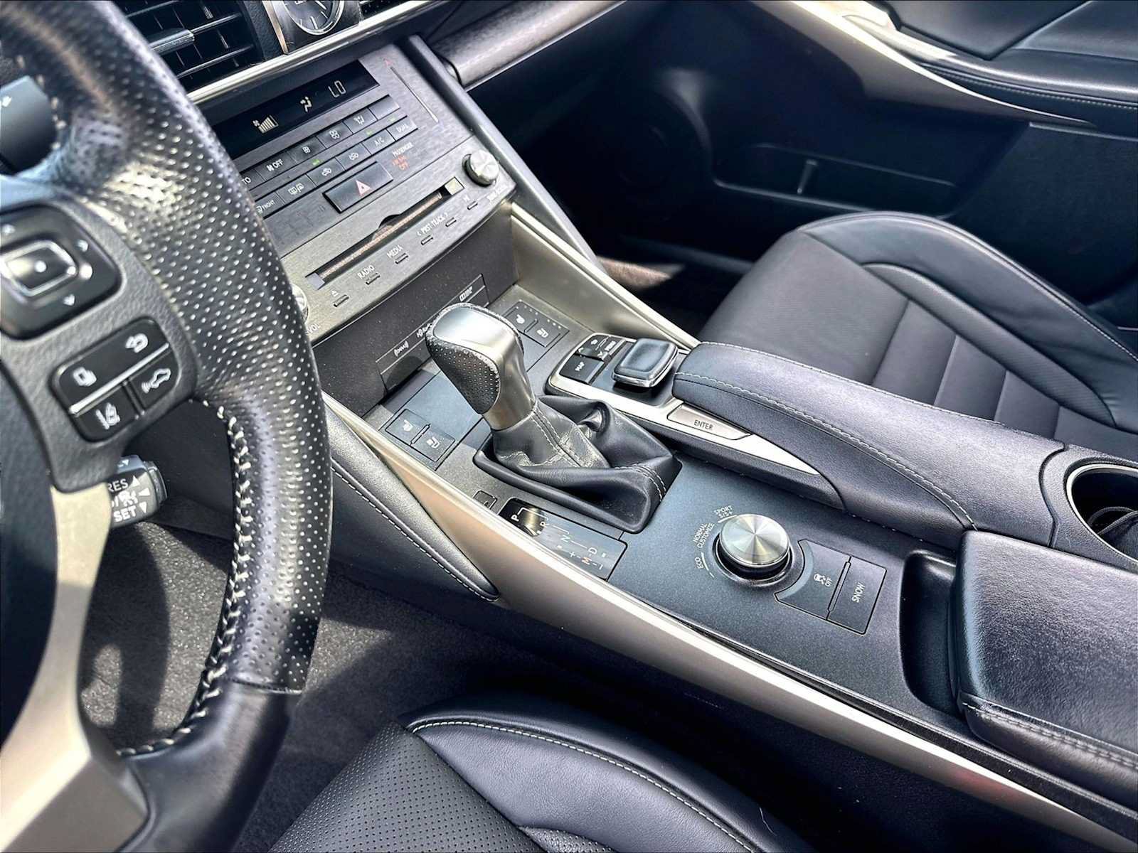 Used 2020 Lexus IS 350 F Sport w/ F Sport Package RWD image 19