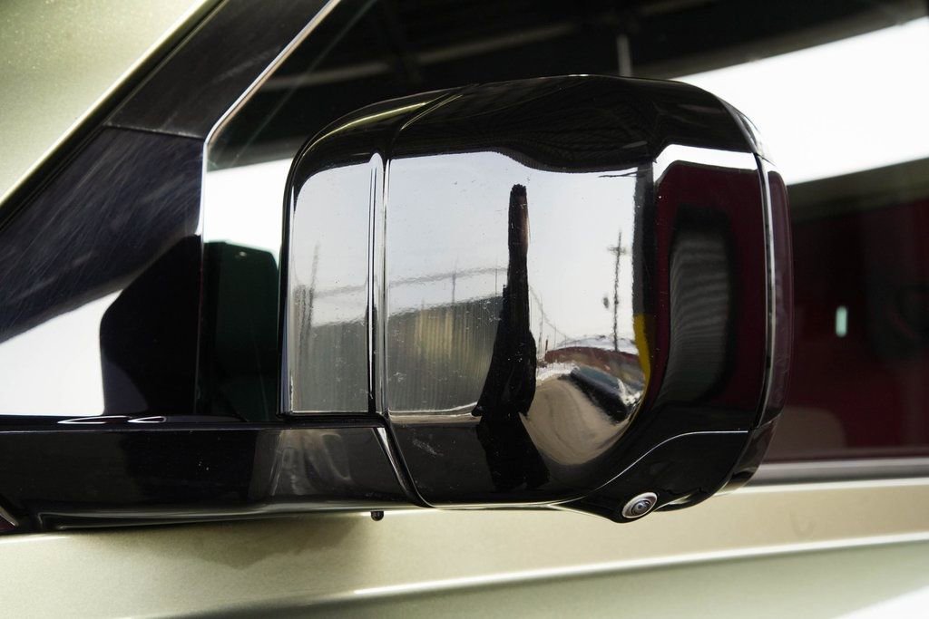 Used 2023 Land Rover Defender 110 X-Dynamic SE image 13