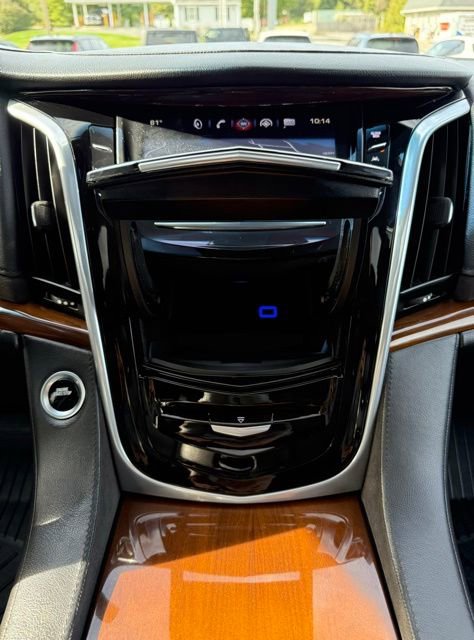 Used 2020 Cadillac Escalade Premium Luxury image 24