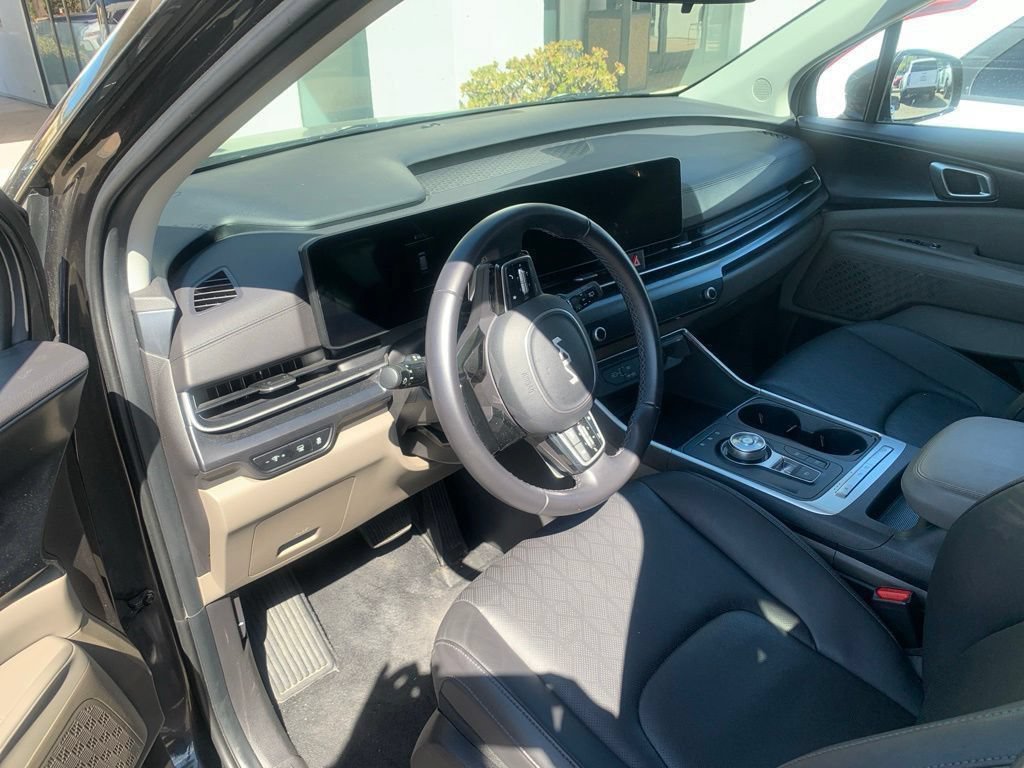 Certified 2026 Kia Carnival LXS FWD image 10