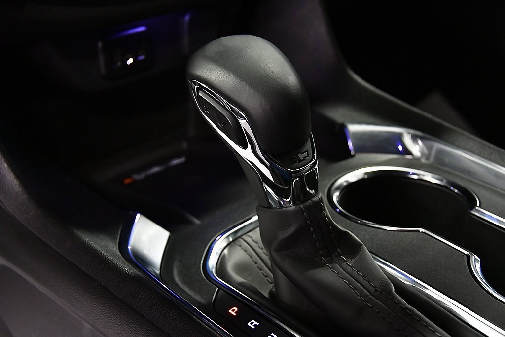 Used 2023 Chevrolet Traverse LT w/ Rear Camera Mirror Package image 23