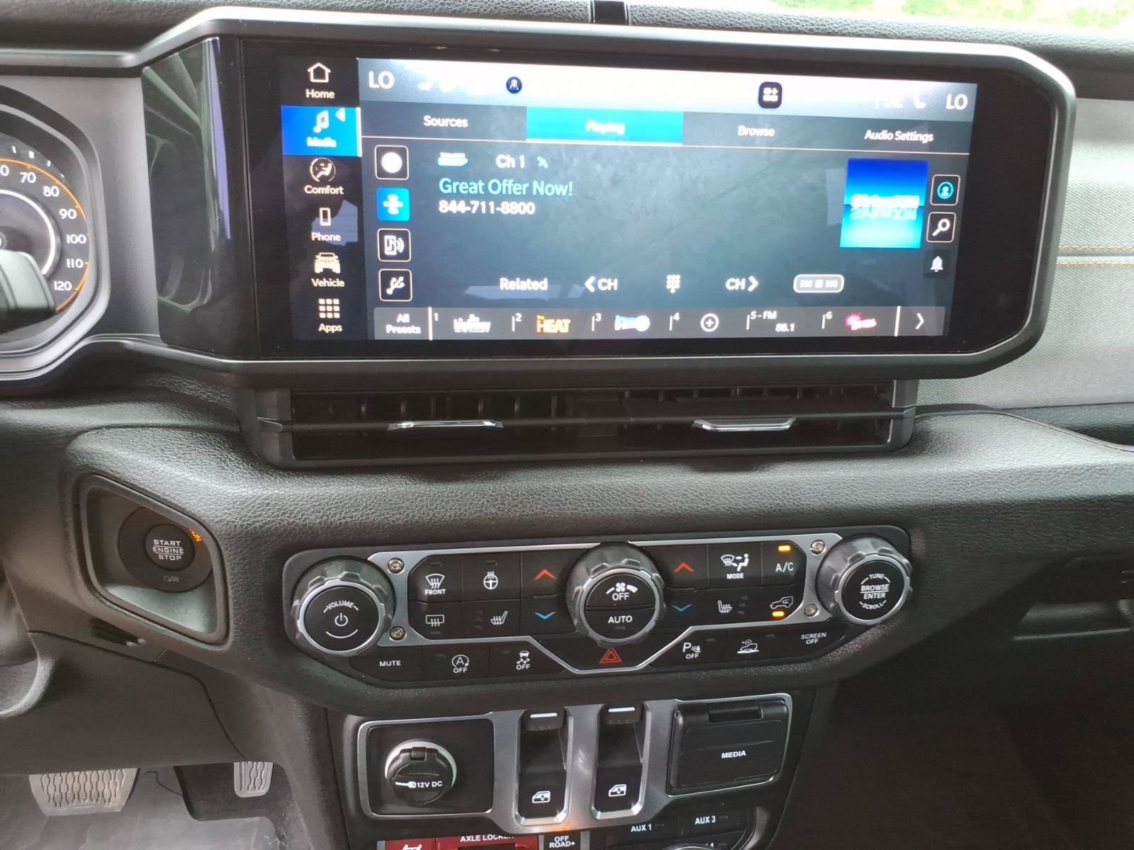 Used 2025 Jeep Wrangler Sport AWD/4WD image 16