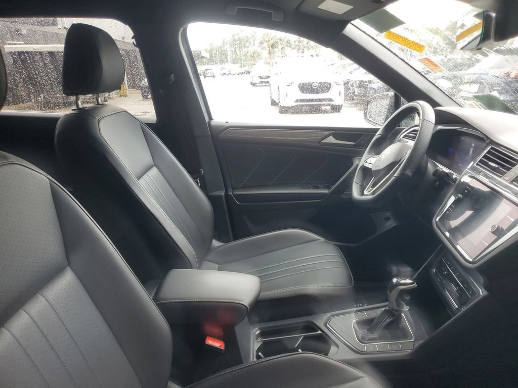 Used 2022 Volkswagen Tiguan SE R-Line image 21