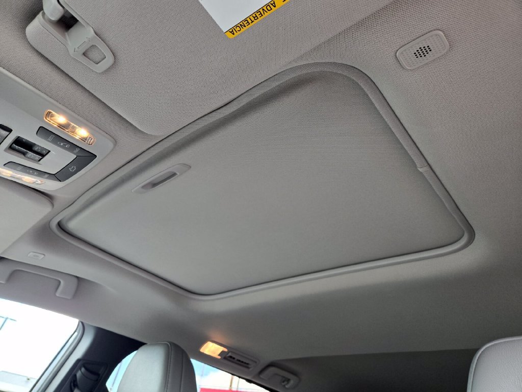 Used 2025 Toyota Sienna XLE FWD image 11
