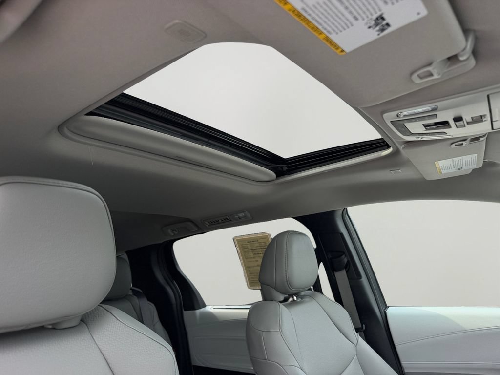 Used 2025 Toyota Sienna XLE AWD/4WD image 7