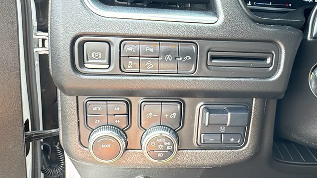 Used 2022 GMC Yukon AT4 w/ Max Trailering Package AWD/4WD image 4
