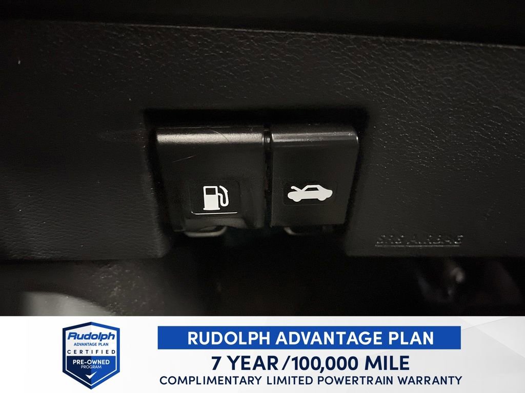 Used 2021 Nissan Versa SV image 39