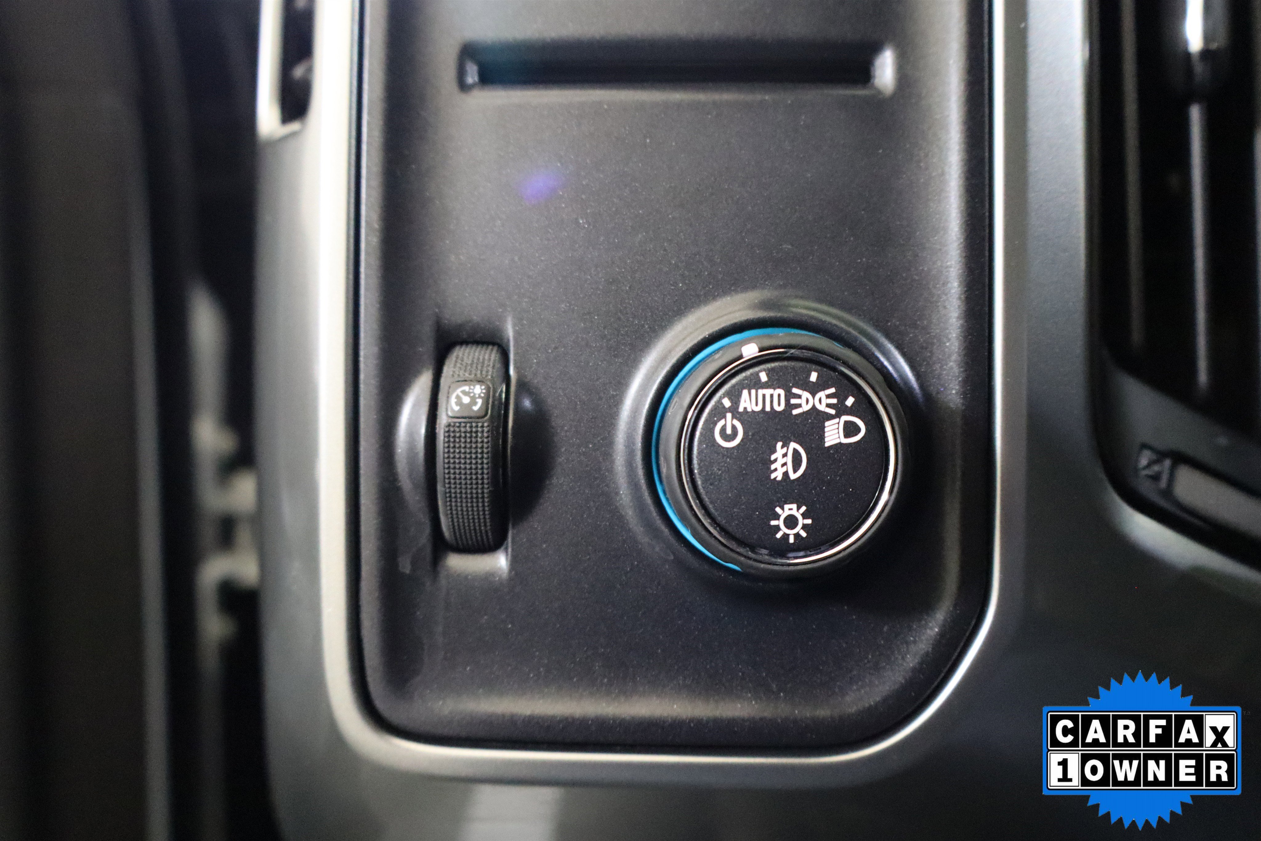 Used 2018 Chevrolet Silverado 1500 LT w/ All Star Edition image 31