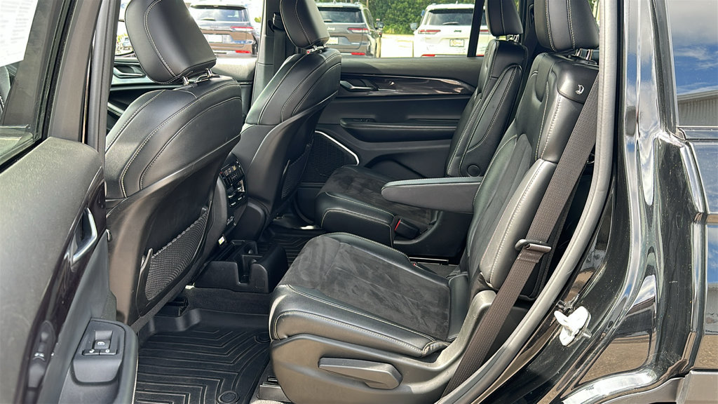 Used 2022 Jeep Grand Cherokee L Laredo AWD/4WD image 24