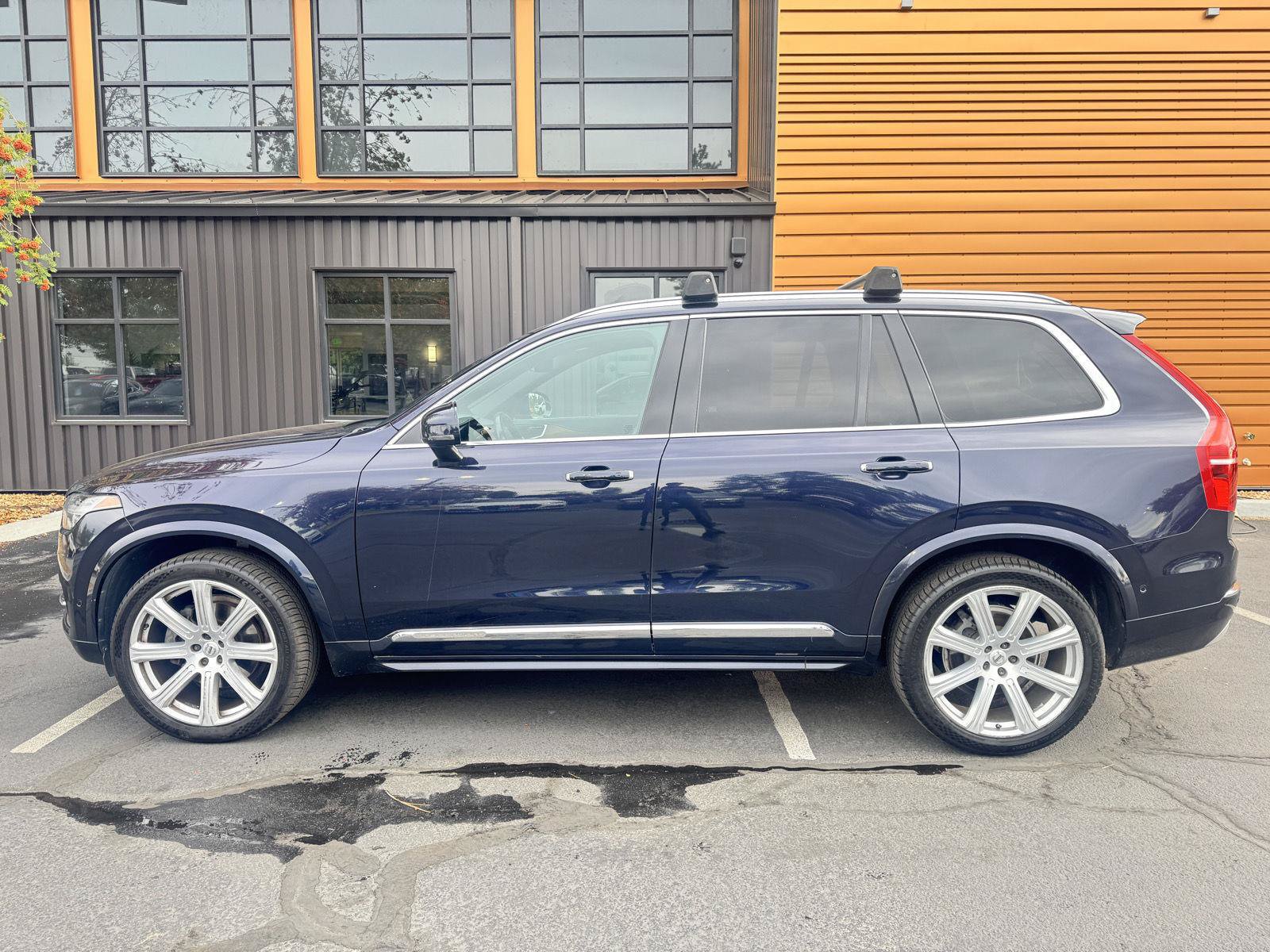 Used 2017 Volvo XC90 T6 Inscription w/ Vision Package AWD/4WD image 2