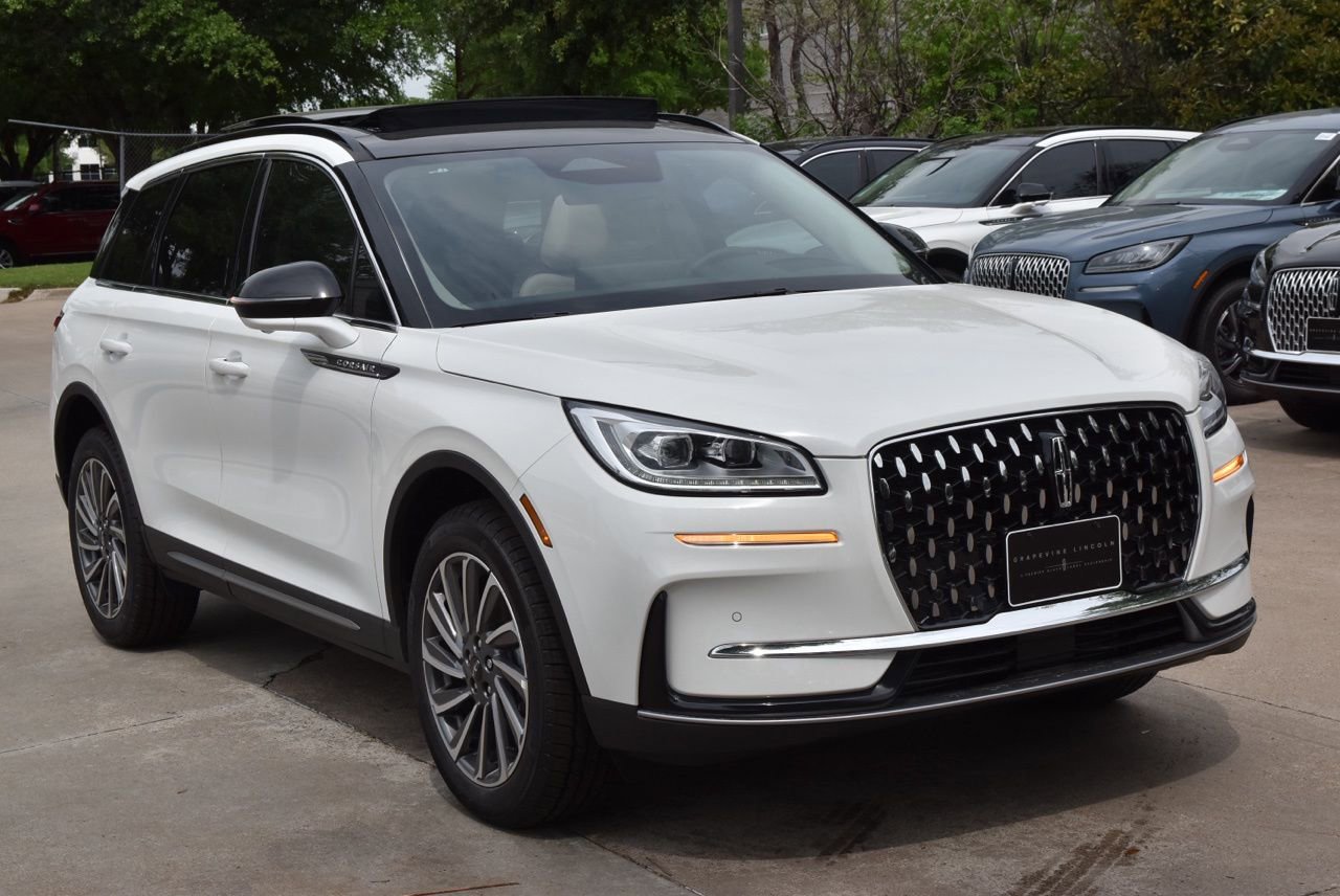 New 2026 Lincoln Corsair Reserve FWD image 3