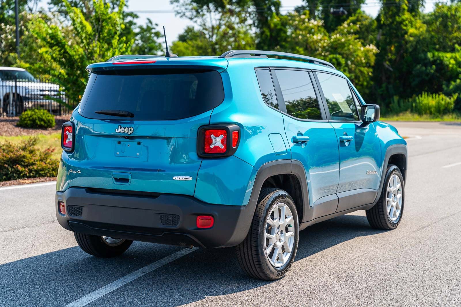 Used 2022 Jeep Renegade Latitude AWD/4WD image 7
