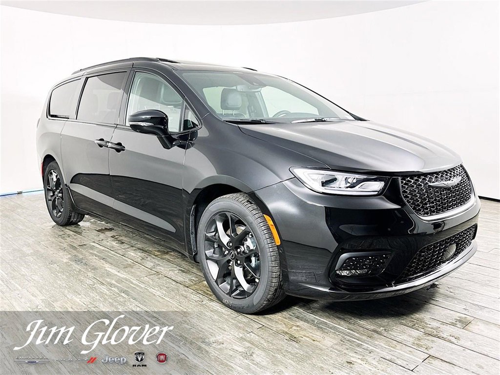 New 2026 Chrysler Pacifica Limited w/ S Appearance Package image 1