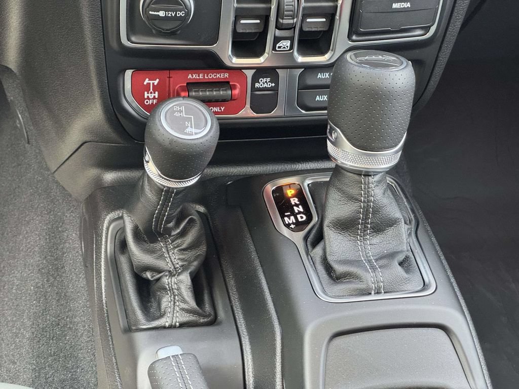 New 2026 Jeep Gladiator Mojave w/ Technology Group AWD/4WD image 21