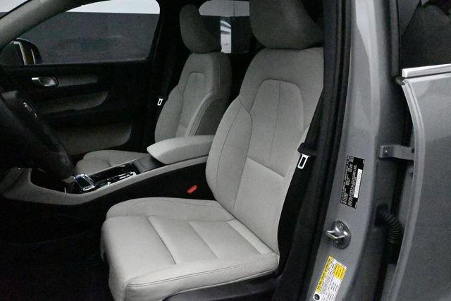 Used 2024 Volvo XC40 B5 Plus w/ Protection Package Premier AWD/4WD image 10