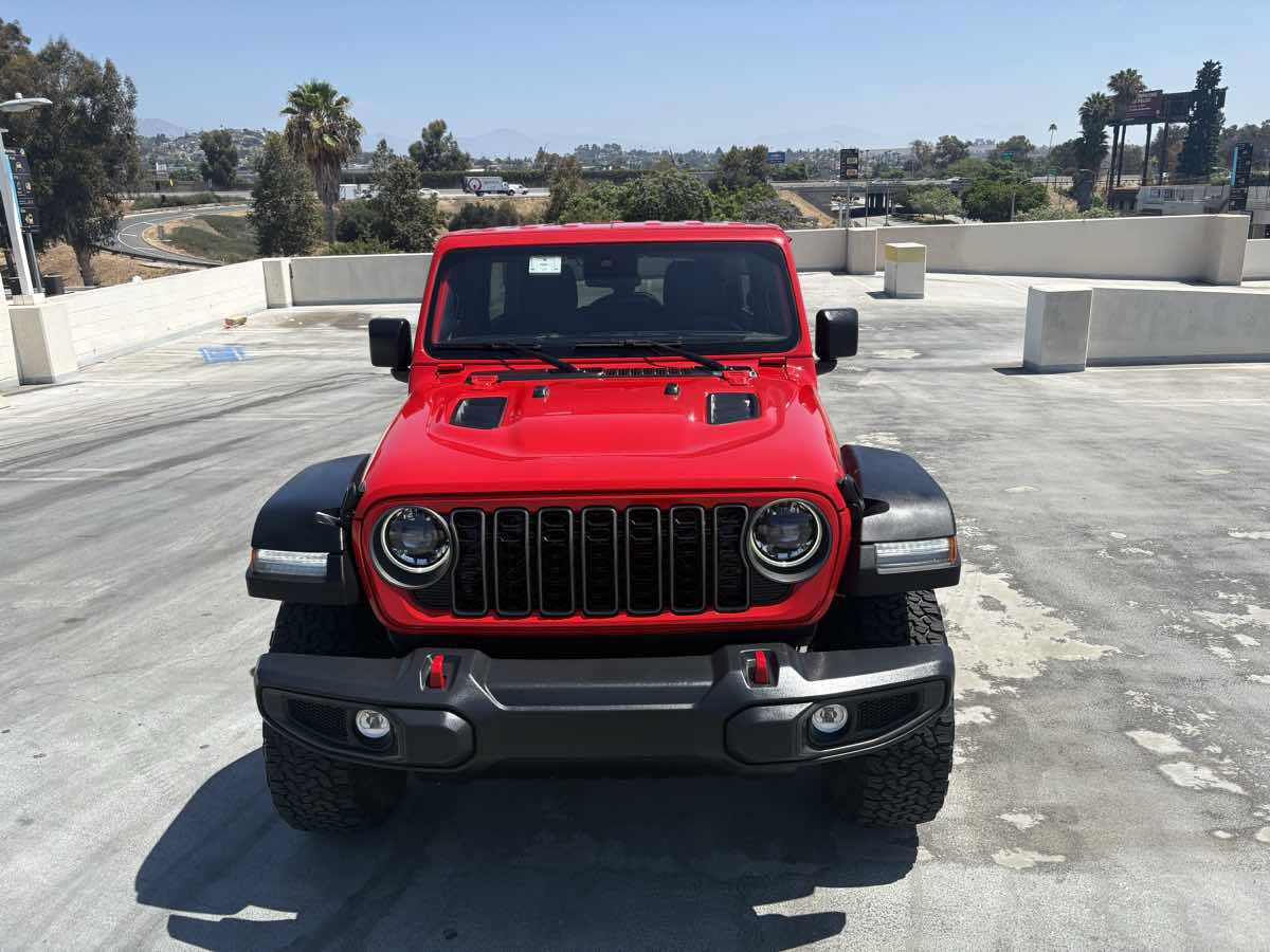 Used 2025 Jeep Wrangler Unlimited Rubicon w/ Convenience Group AWD/4WD image 6
