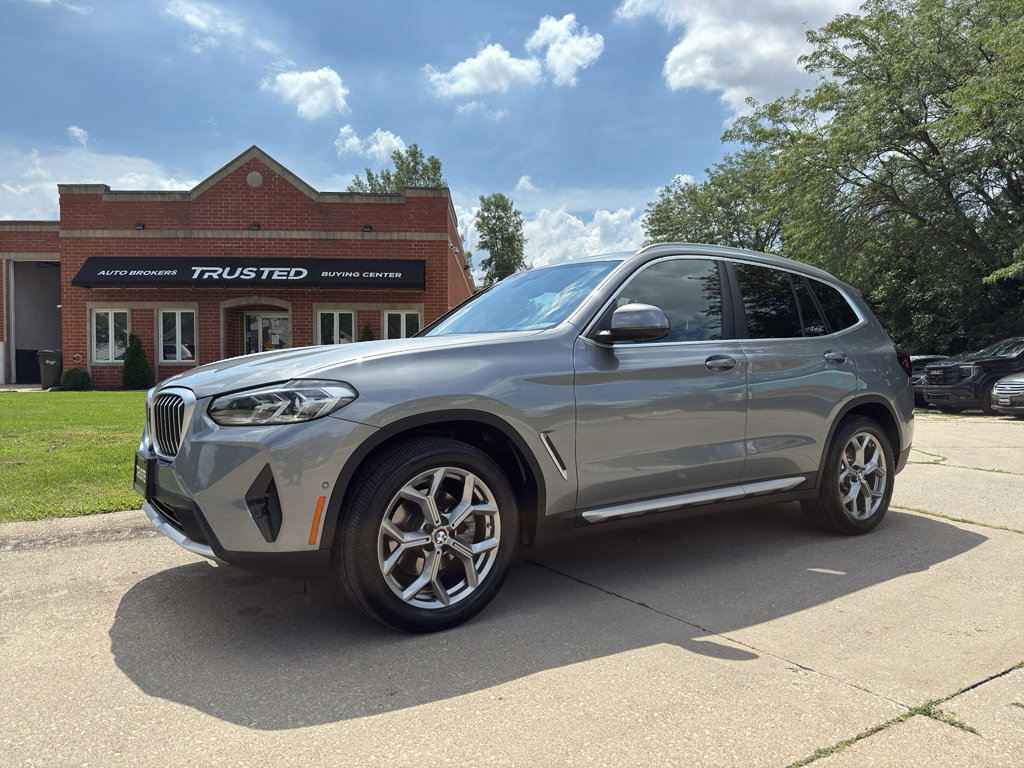 Used 2024 BMW X3 xDrive30i w/ Premium Package image 2