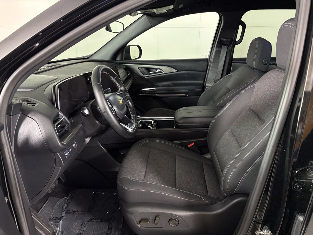 Used 2026 Chevrolet Traverse LT FWD image 16