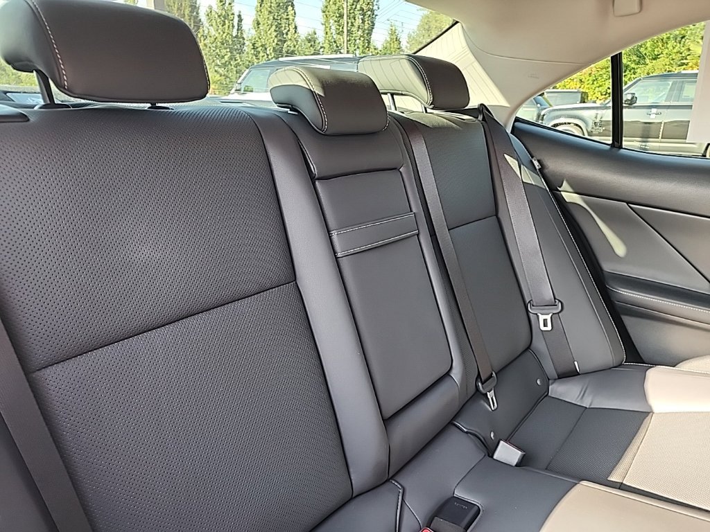 Used 2019 Lexus IS 300 AWD w/ Navigation Package image 18