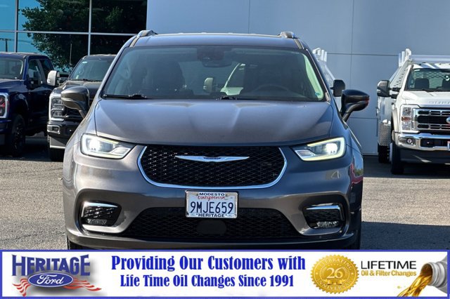Used 2021 Chrysler Pacifica Touring-L FWD image 9