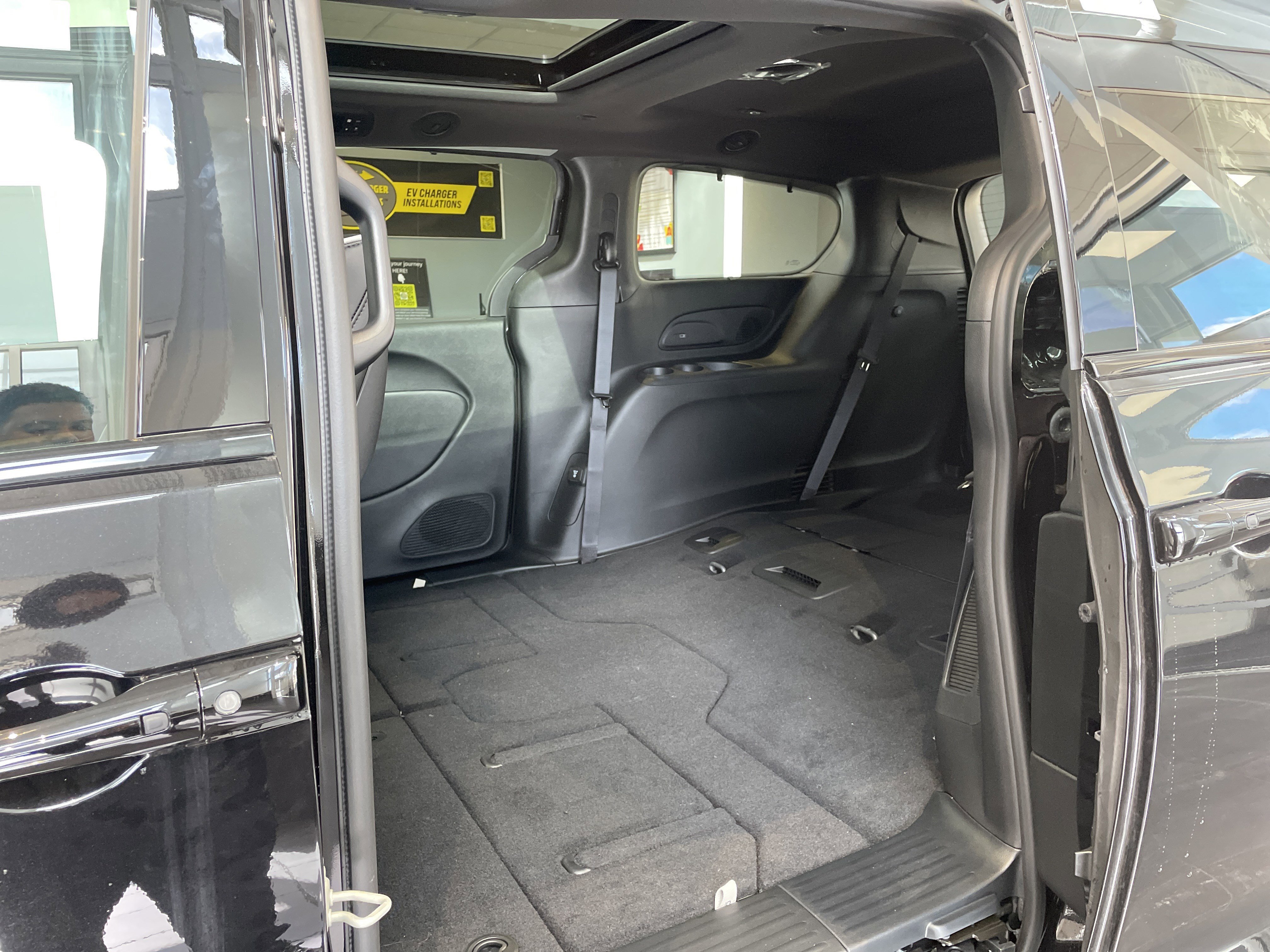 New 2026 Chrysler Pacifica Limited w/ Uconnect Theater Family Group FWD image 36