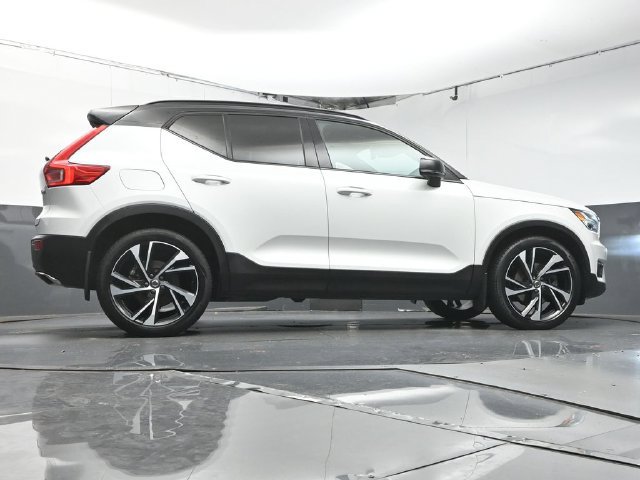Used 2020 Volvo XC40 T5 R-Design w/ Protection Package AWD/4WD image 39