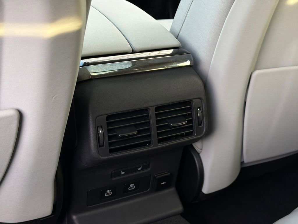Used 2025 Land Rover Range Rover Velar Dynamic SE image 19