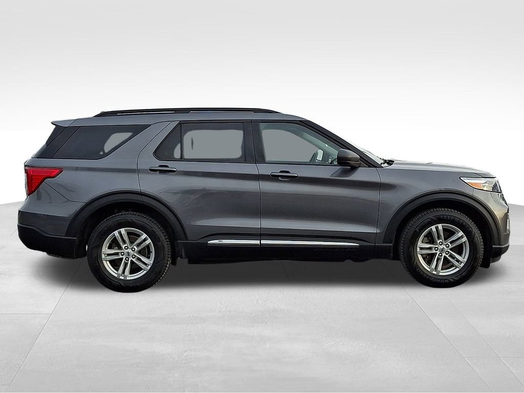 Used 2022 Ford Explorer XLT w/ Equipment Group 202A image 7