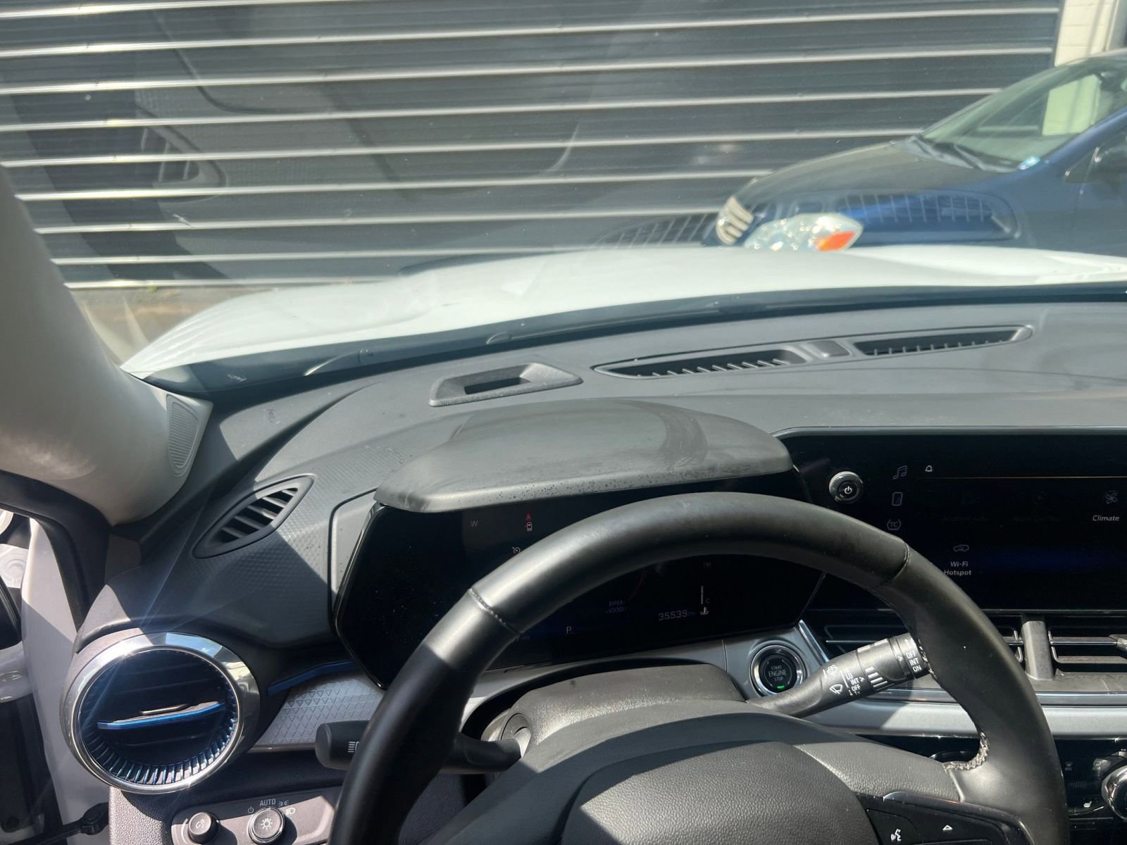 Used 2025 Chevrolet Trax LT w/ LT Convenience Package FWD image 29