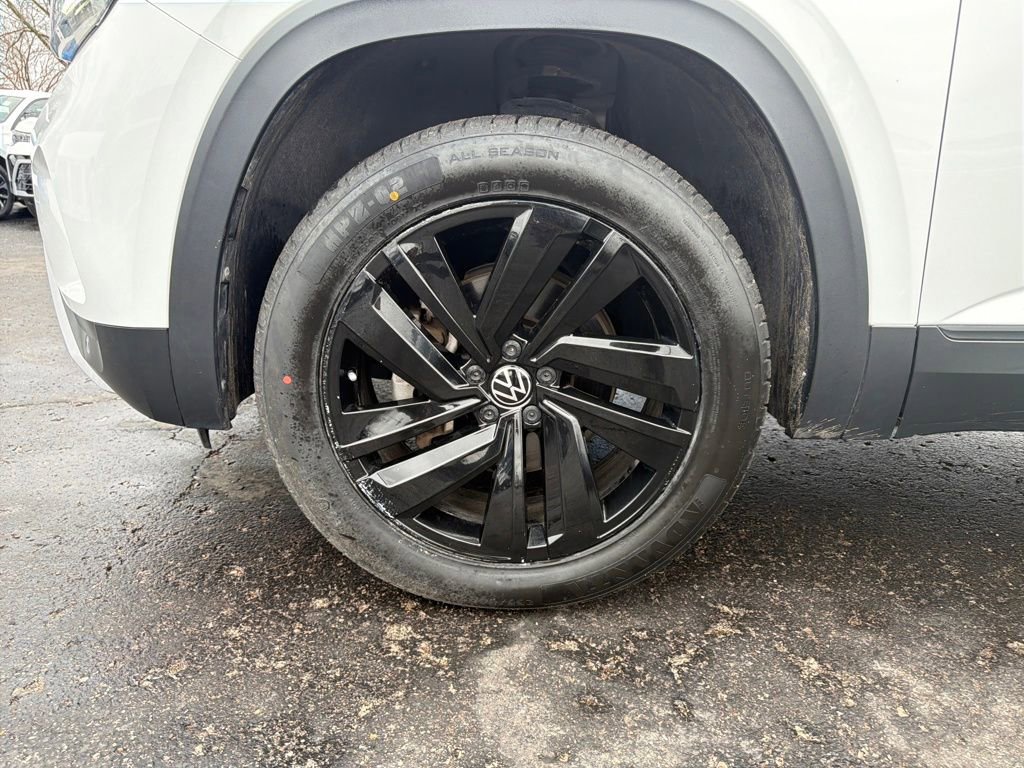 Used 2022 Volkswagen Atlas Cross Sport SE w/ Black Wheel Package image 29