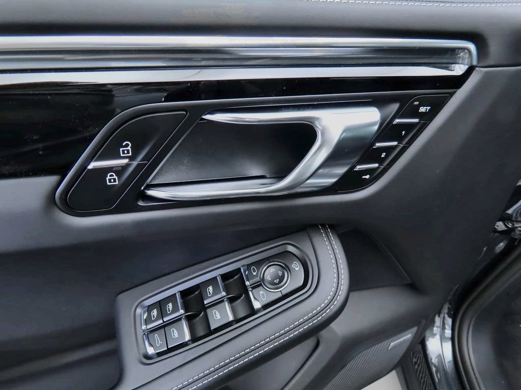 Used 2025 Porsche Macan S AWD/4WD image 24