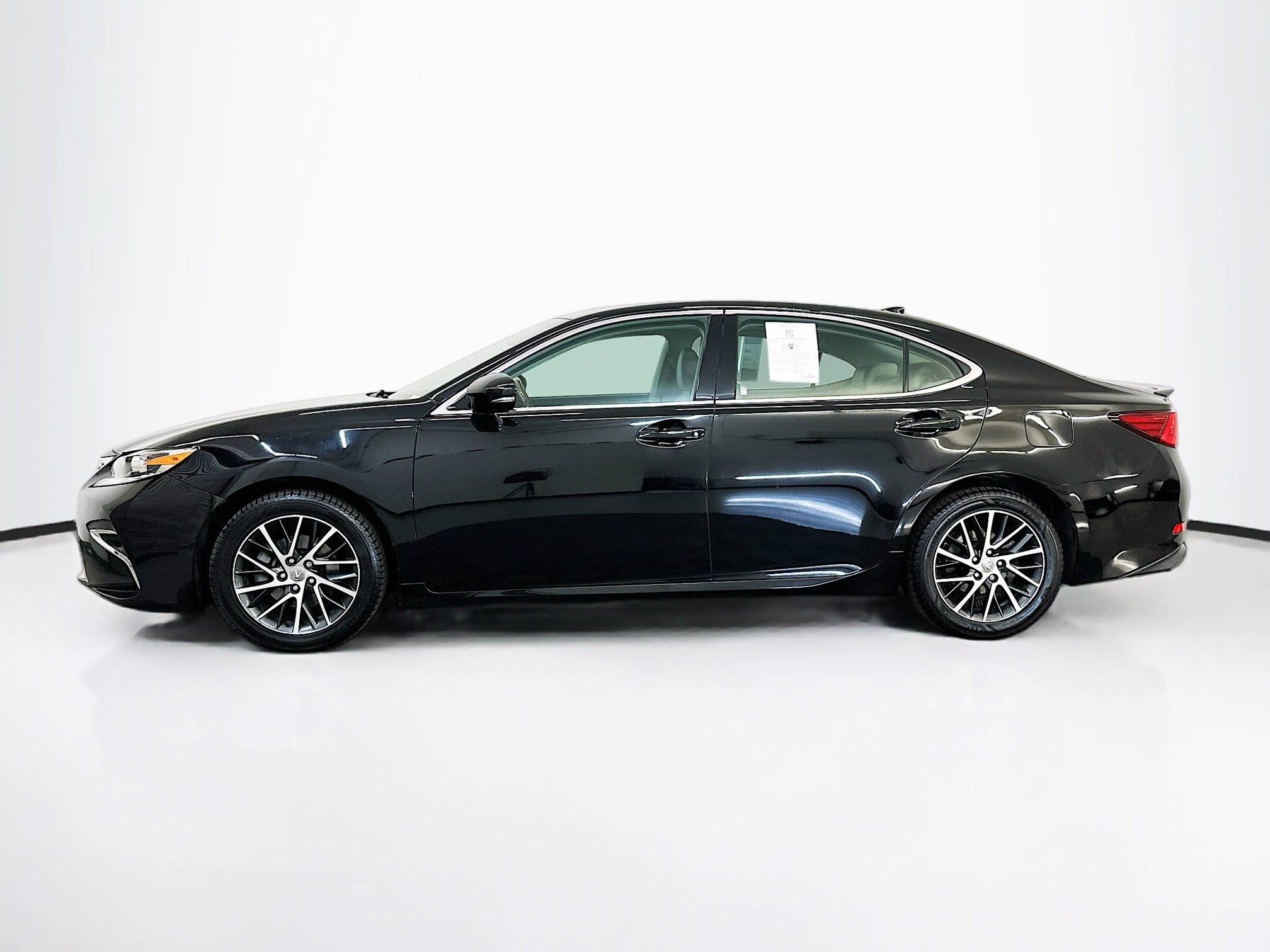 Used 2018 Lexus ES 350 w/ Luxury Package w/Wood Trim FWD image 4