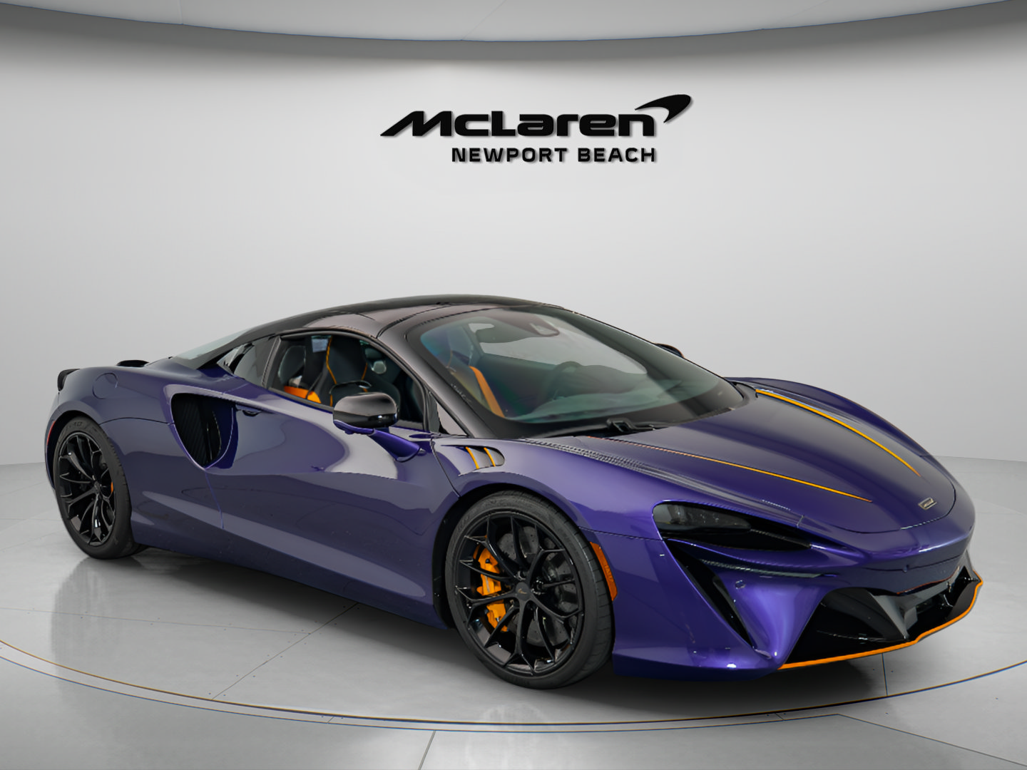 Used 2025 McLaren Artura Spider RWD image 2
