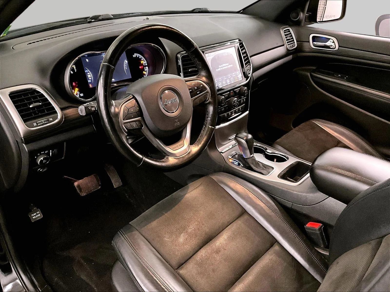 Used 2020 Jeep Grand Cherokee Altitude image 12