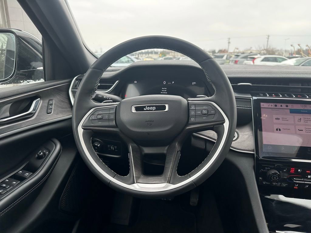 Used 2024 Jeep Grand Cherokee L Limited w/ Luxury Tech Group II image 18