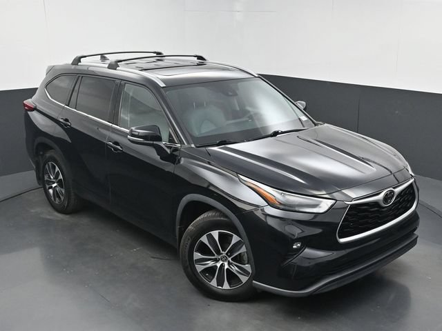 Used 2022 Toyota Highlander XLE AWD/4WD image 37