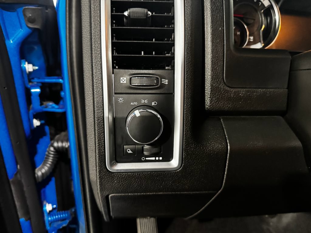 Used 2022 RAM 1500 Warlock AWD/4WD image 39