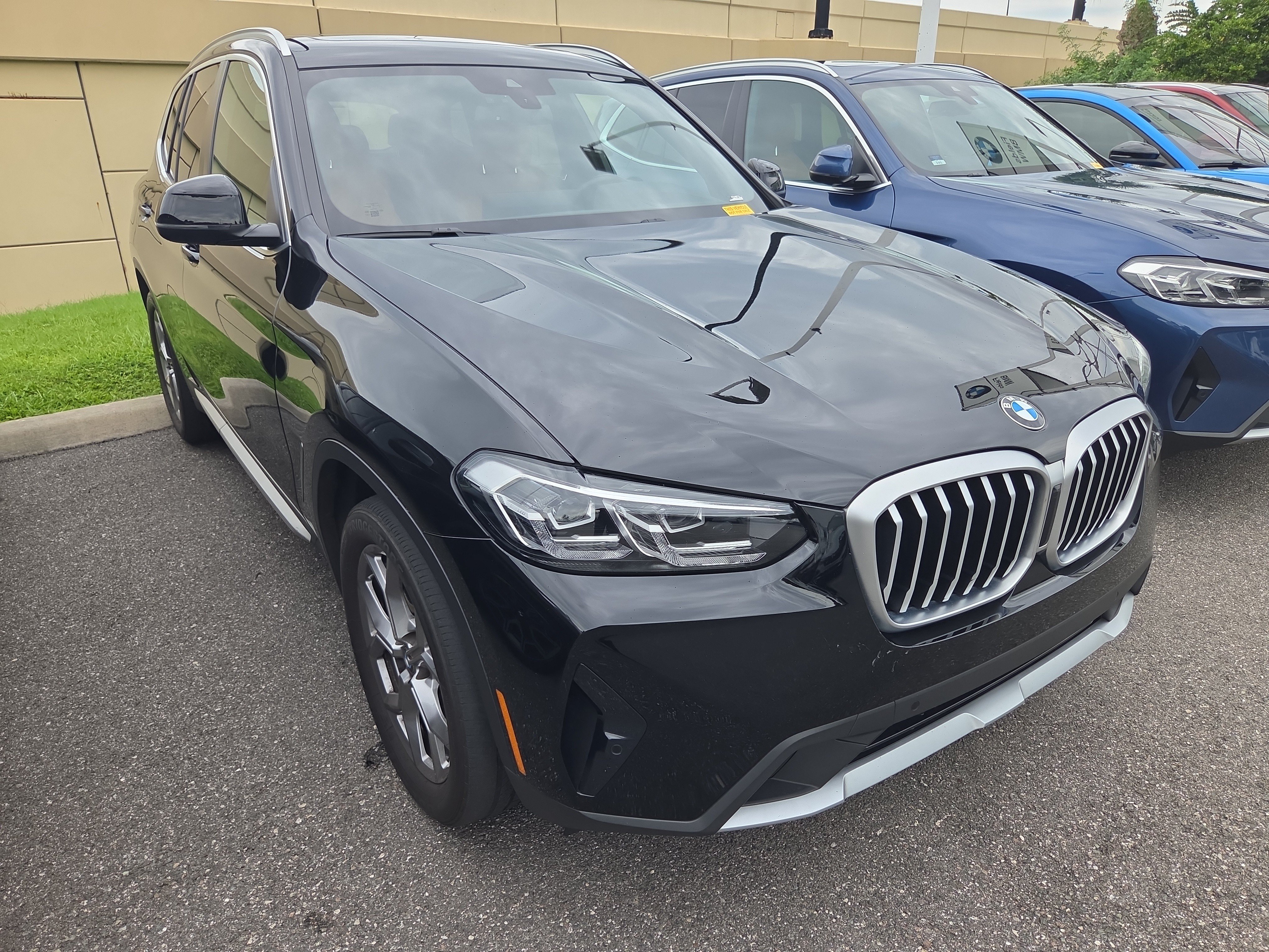 Used 2024 BMW X3 xDrive30i w/ Premium Package AWD/4WD image 2