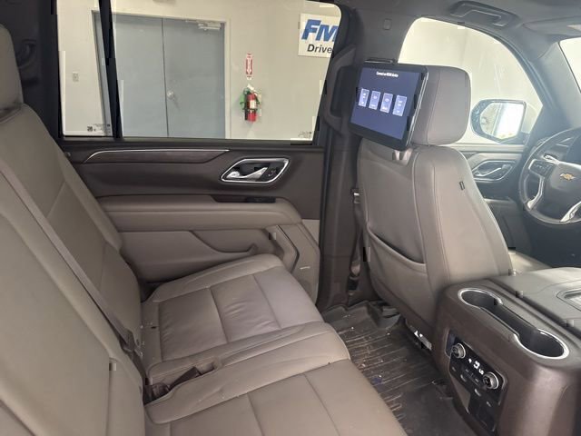 Used 2022 Chevrolet Suburban LT RWD image 23