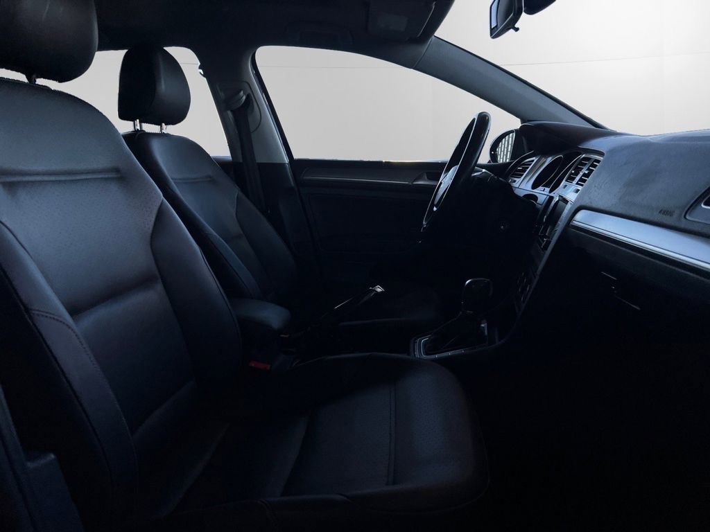 Used 2015 Volkswagen Golf S image 14