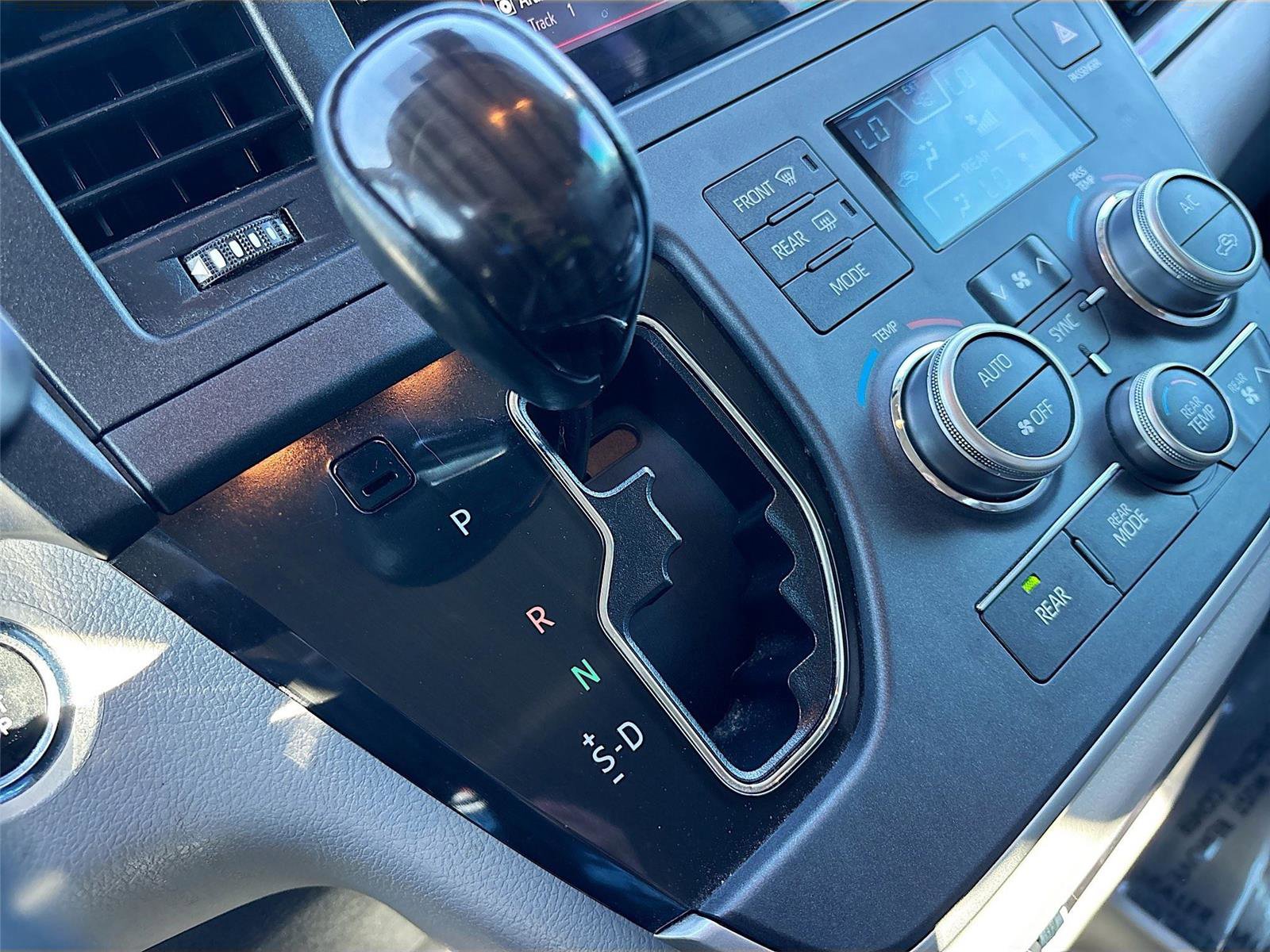 Used 2020 Toyota Sienna XLE image 17