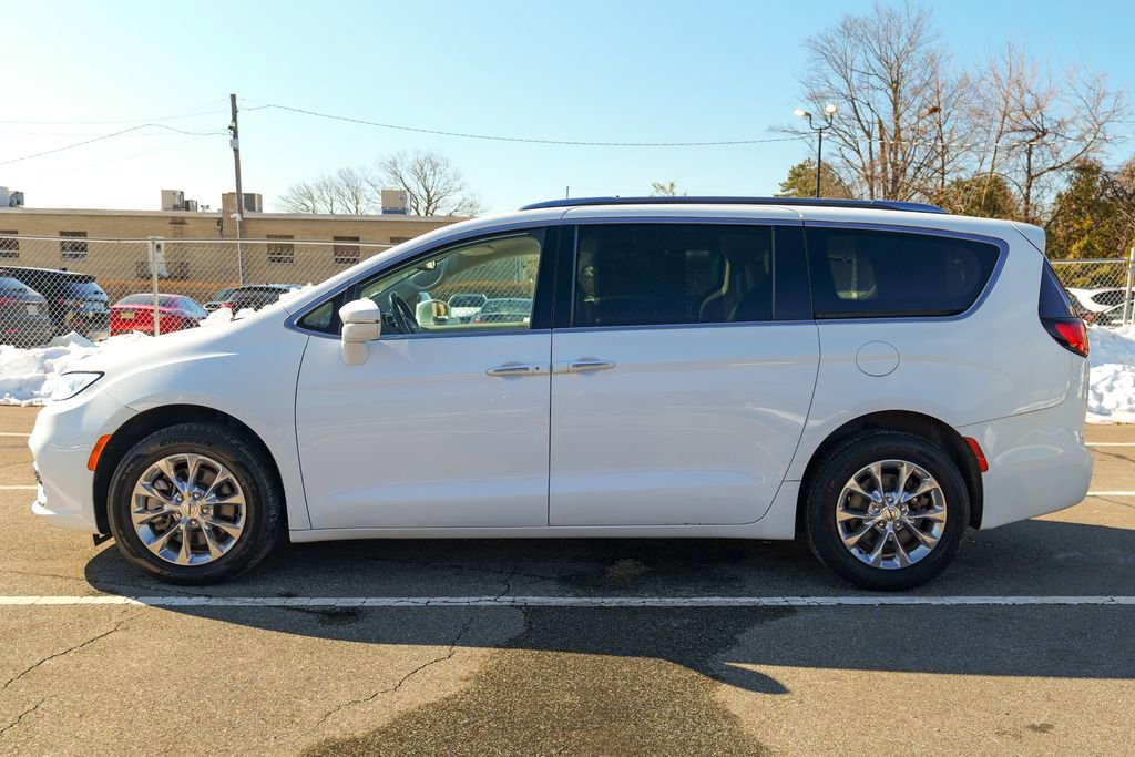 Used 2021 Chrysler Pacifica Touring-L AWD/4WD image 4